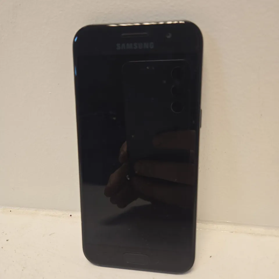 SAMSUNG GALAXY A3 (2017) – BLACK, 16GB