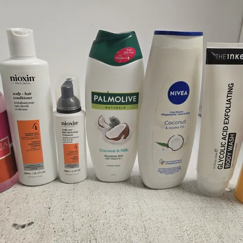 APPROX 12 ASSORTED BEAUTY PRODUCTS TO INCLUDE NIOXIN TREATMENT, PALMOLIVE SHOWER CREAM, THE INKEY LIST BODY WASH, ETC