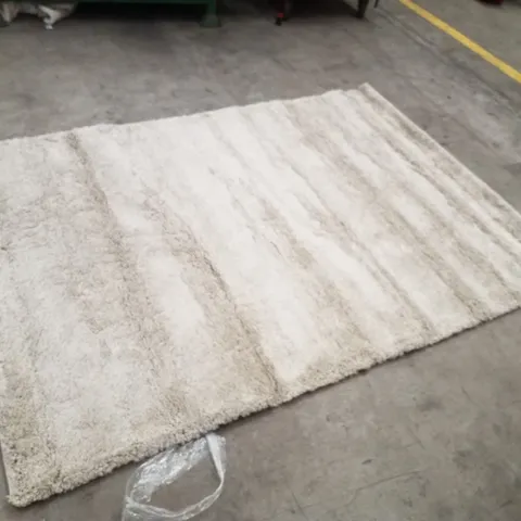 QUALITY DESIGNER AREA RUG    - APPROXIMATELY 199X145CM