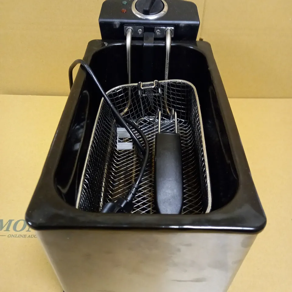 RUSSELL HOBBS 19771 DEEP FAT FRYER