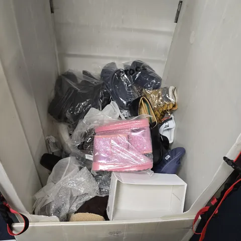 LARGE QUANTITY OF ASSORTED DESIGNER SHOES AND FOOTWEAR