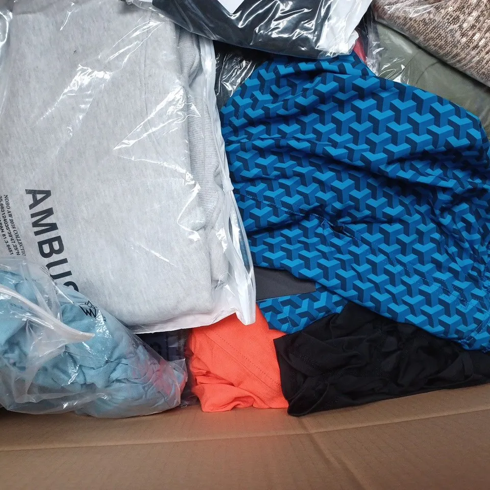 BOX OF APPROXIMATELY 20 ASSORTED CLOTHING ITEMS TO INCLUDE - JACKET , T-SHIRT , HOODIE ETC