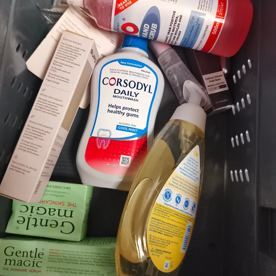 APPROXIMATEY 20 ASSORTED HEALTH AND BEAUTY PRODUCTS TO INCLUDE - NYX LIP BALMS - PUREOLOGY SHAMPOO & CONDITIONER - IMPERIAL LEATHER FOAM BODY WASH - ETC