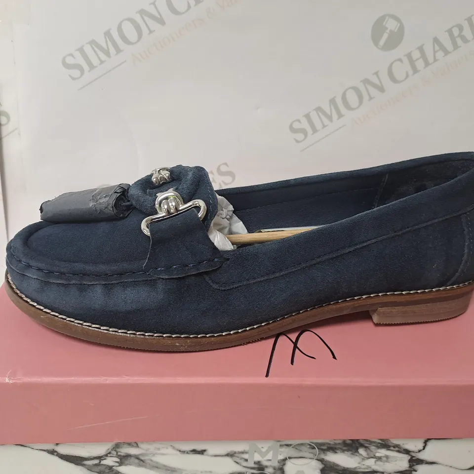 MODA IN PELLE BOXED BLUE TASSLED SHOE SIZE 3