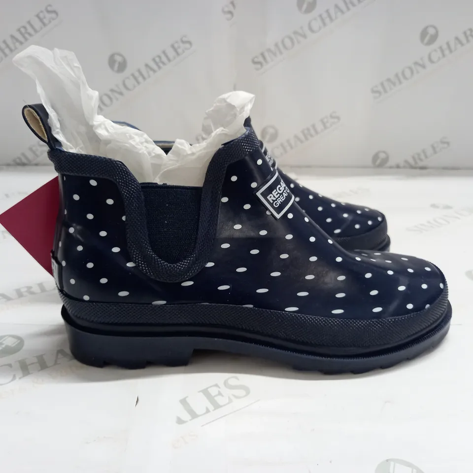 REGATTA LADY HARPER BOOTS SIZE 4