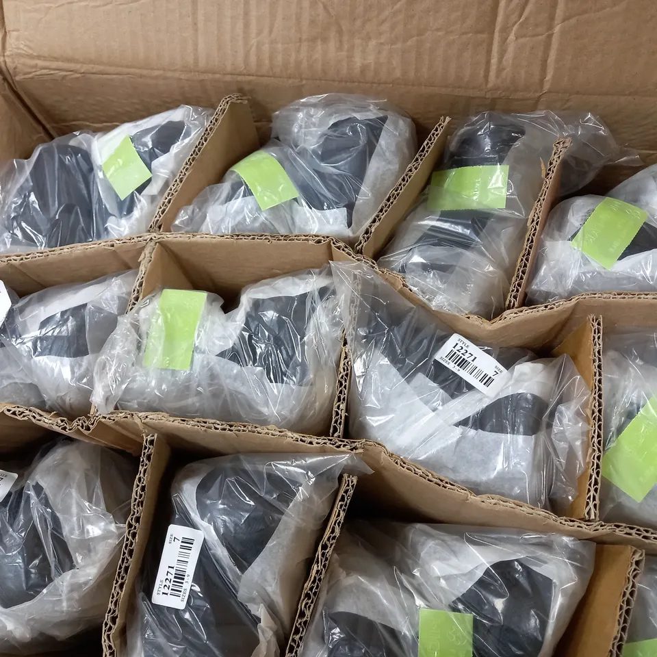APPROXIMATELY 12 PAIRS OF LILLEY SLIPPERS IN BLACK SIZE 7