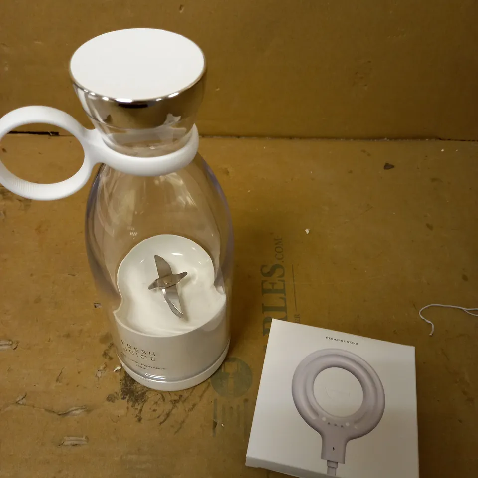 AMZING PORTABLE MINI FRUIT BLENDER 