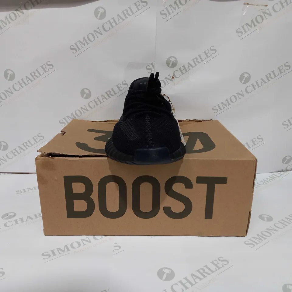 YEEZY BOOST 350 V2 IN BLACK - UK 11
