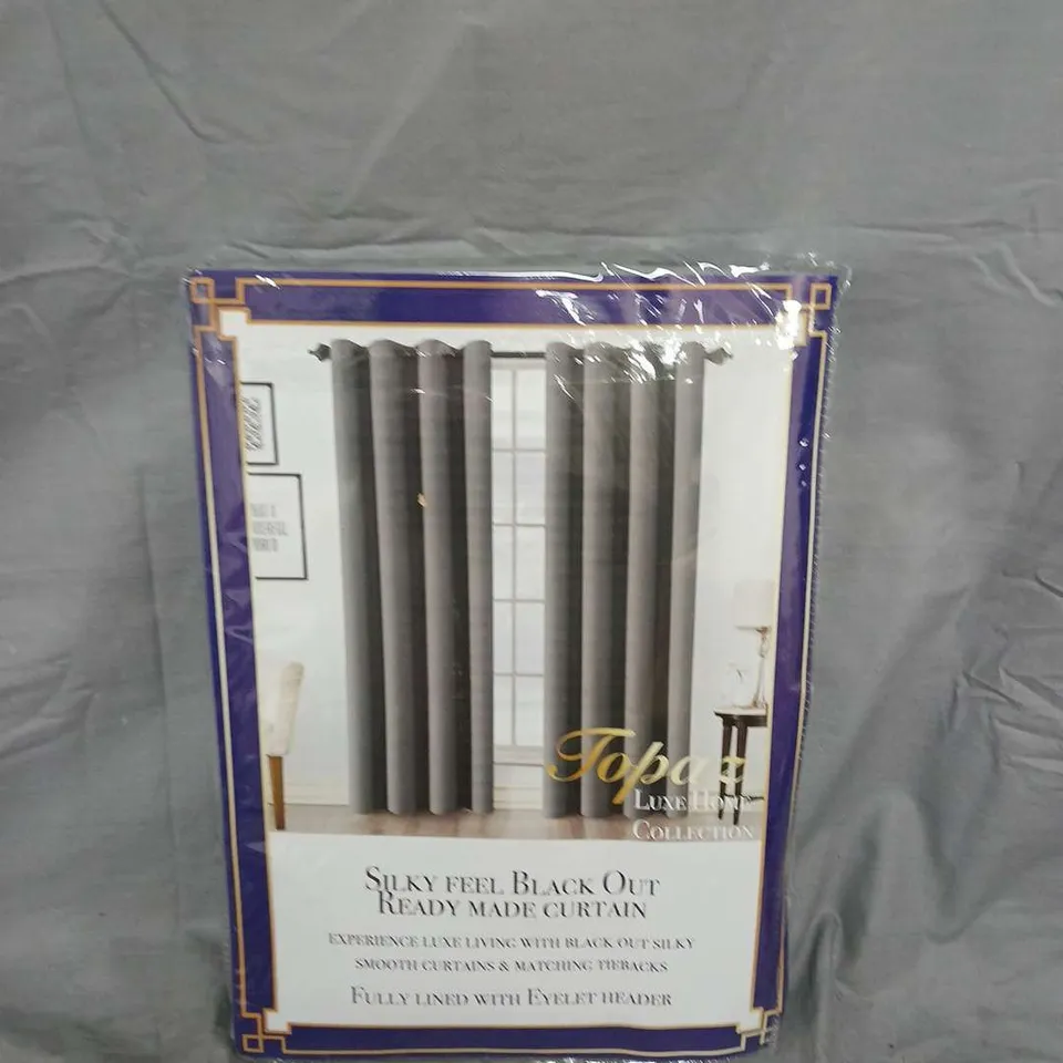 BOX OF APPROX 10 TOPAZ LUXURY COLLECTION BLACKOUT READY MADE CURTAIN 