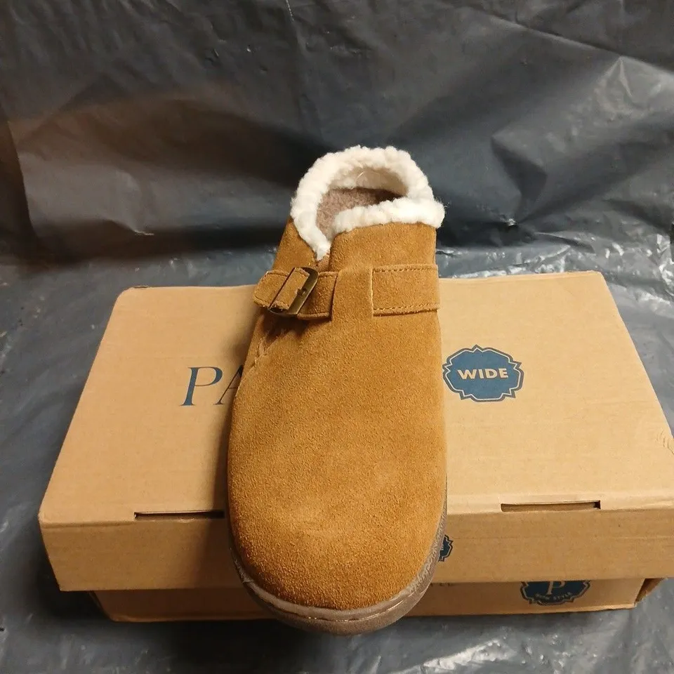 PAVERS WIDE FIT SUEDE SLIPPERS WITH SHEARLING LINING – MEN EU 42