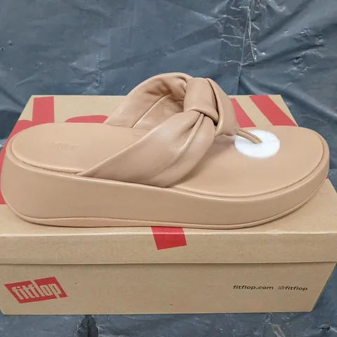 BOXED PAIR OF FITFLOP SOFT LEATHER FLATFORM SANDALS - UK SIZE 6