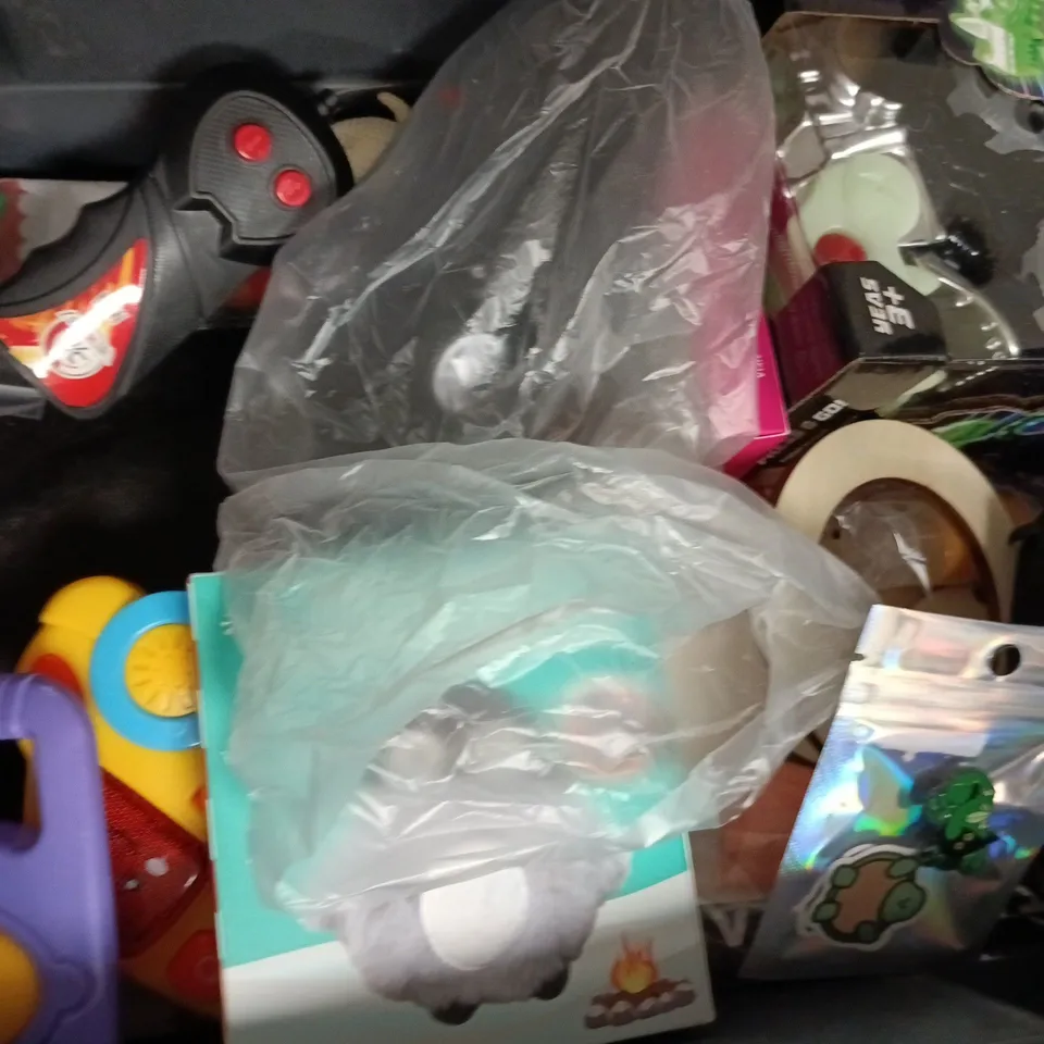 APPROXIMATELY 10 ASSORTED TOYS AND GAMES TO INCLUDE HARRY POTTER CRYSTAL ART BUDDIES, DISHONORED TAROT DECK, ETC