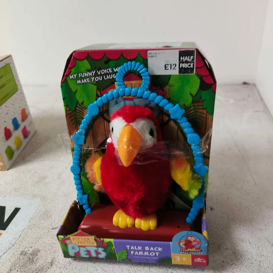 BOX OF APPROXIMATELY 10 ASSORTED TOYS INCLUDING WOODEN SHAPE SORTER , TALK BACK PARROT AND XTREME BUBBLE BLASTER