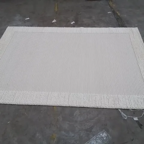 QUALITY DESIGNER AREA RUG // APPROX SIZE: 160 X 220 cm