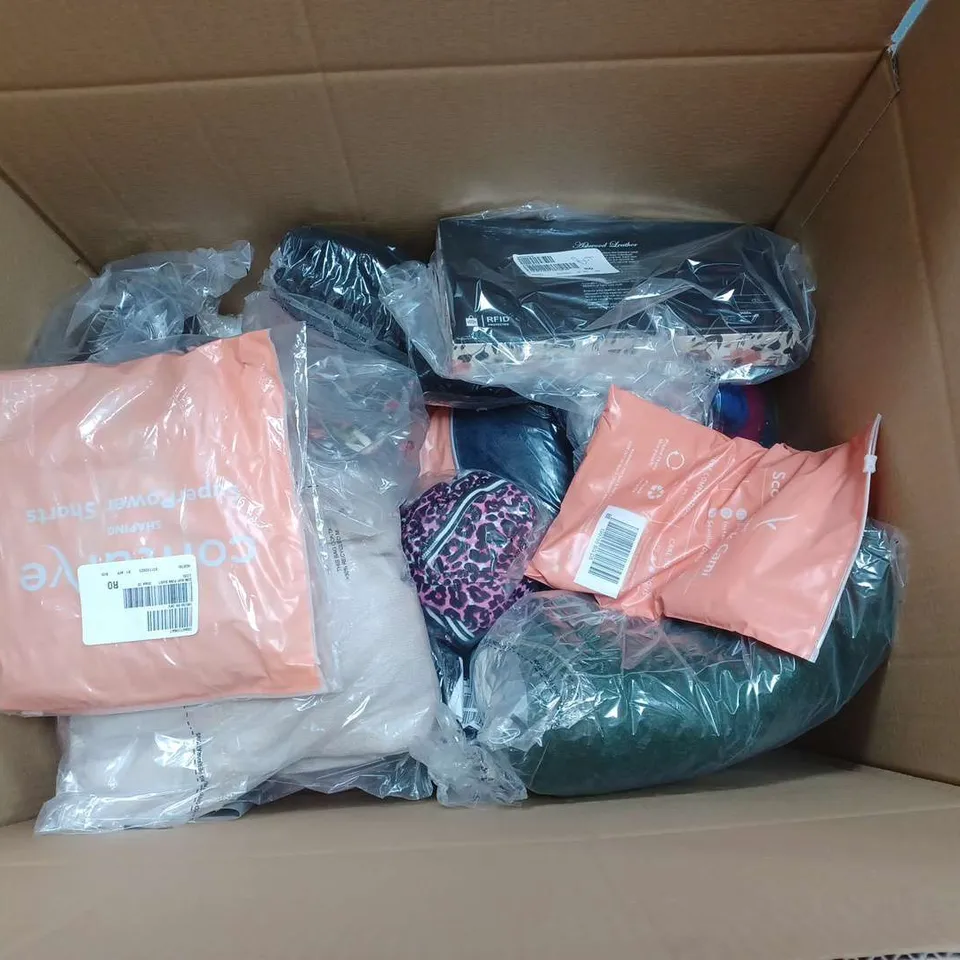 APPROXIMATELY 20 LADIES CLOTHING ITEMS IN VARIOUS COLOURS, STYLES AND SIZES