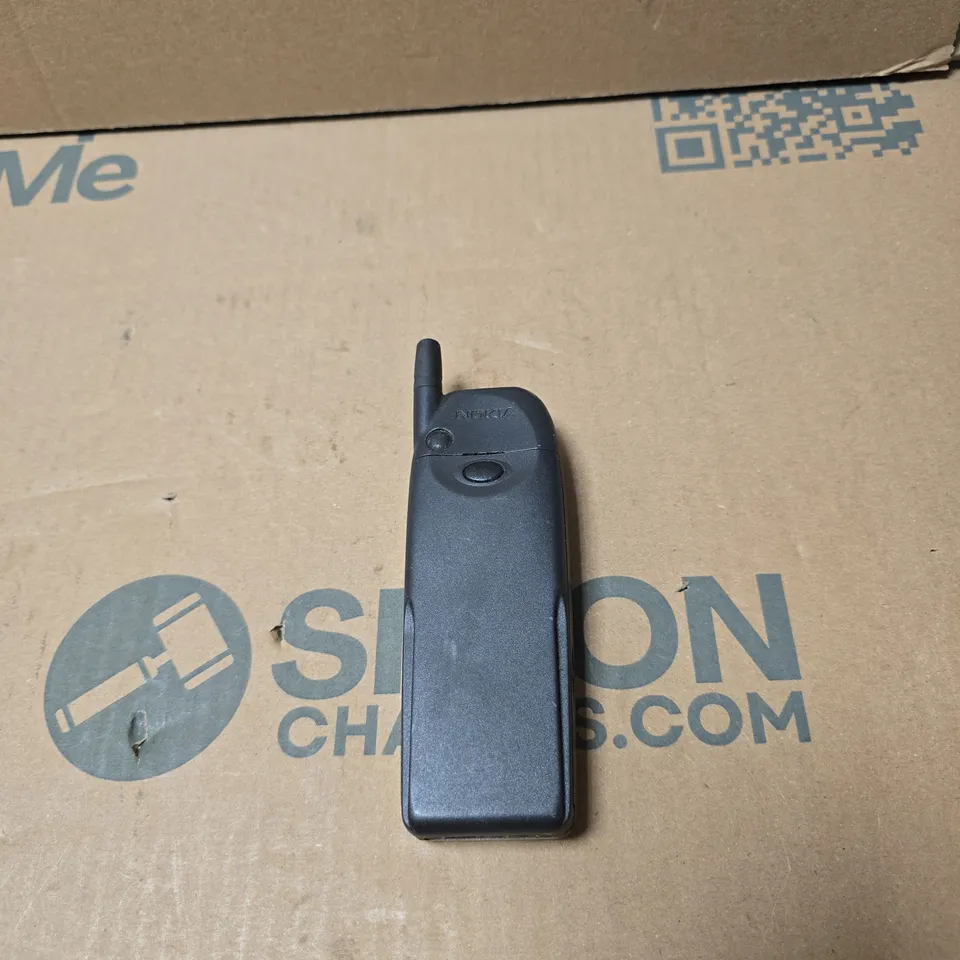 NOKIA 5110 VINTAGE PHONE SILVER/BLACK