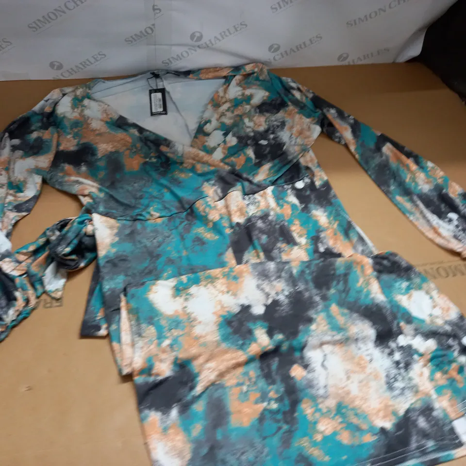 BOOHOO PLUS TIE DYE SLINKY WRAP MIDI DRESS - 16