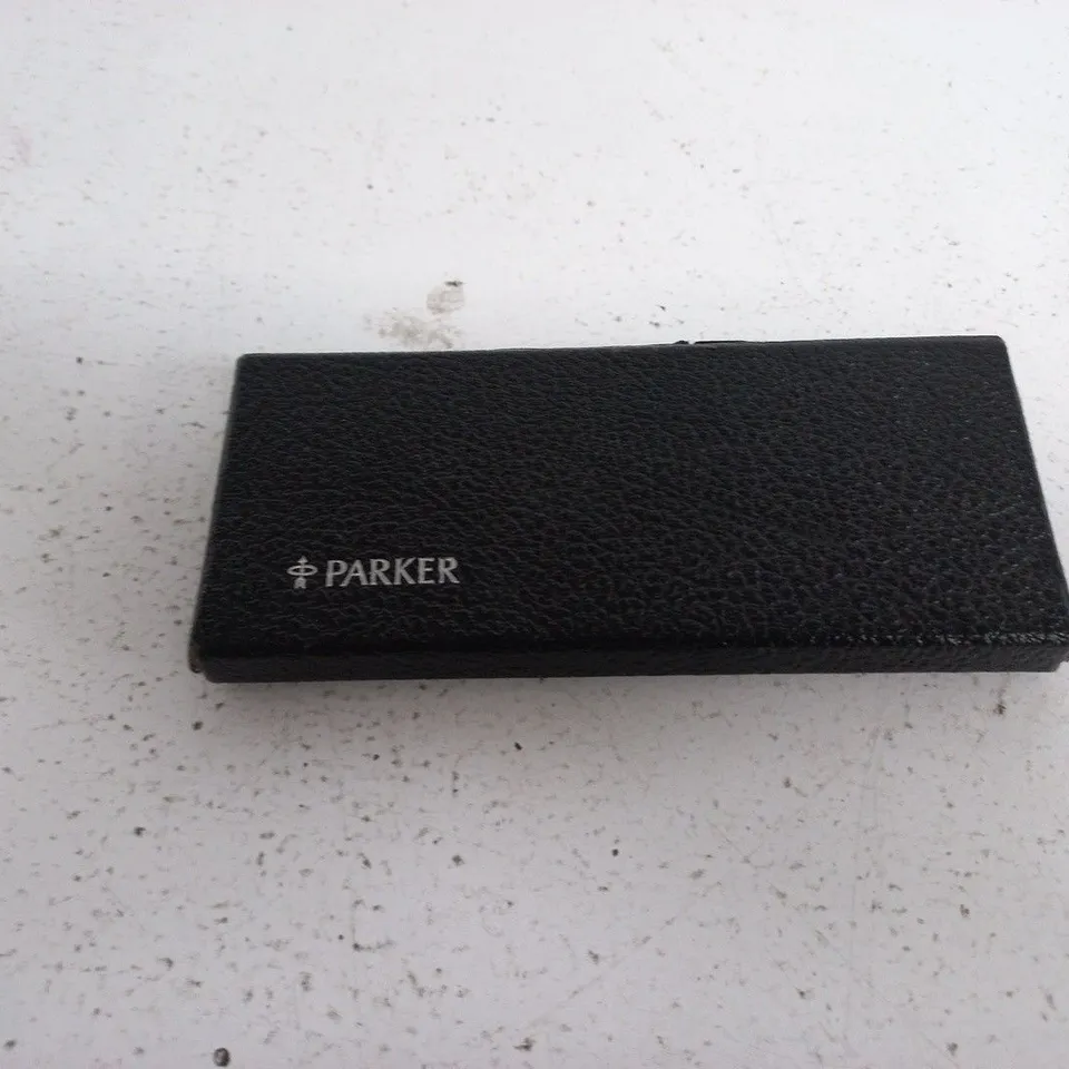 PARKER 2-PEN DESK SET IN BLACK LEATHERETTE CASE