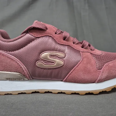 BOXED PAIR OF SKECHERS OG 85 GOLD'N GURL SHOES IN ROSE UK SIZE 5