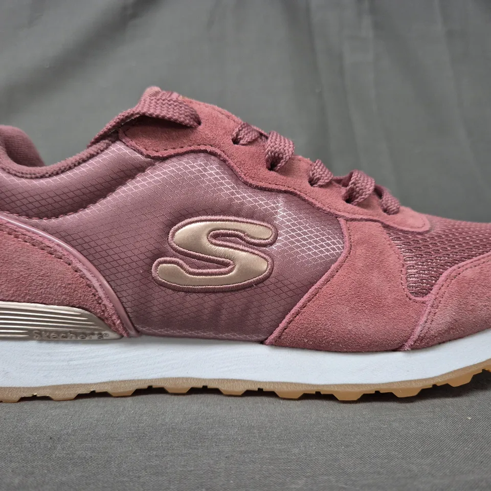 BOXED PAIR OF SKECHERS OG 85 GOLD'N GURL SHOES IN ROSE UK SIZE 5