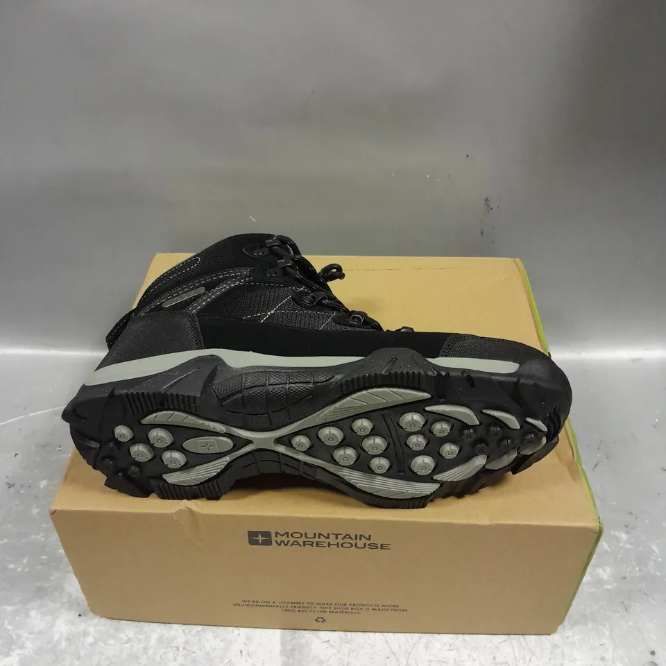 BOXED PAIR OF MOUNTAIN WAREHOUSE TRAIL KIDS WATERPROOF HIKING BOOTS IN BLACK SIZE UK 5