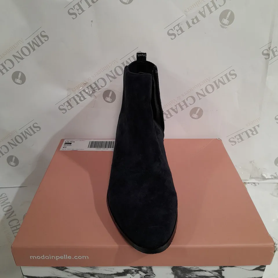 MODA IN PELLE LILITH VNAVY SUEDE ANKLE BOOT SIZE 8 - BOXED 