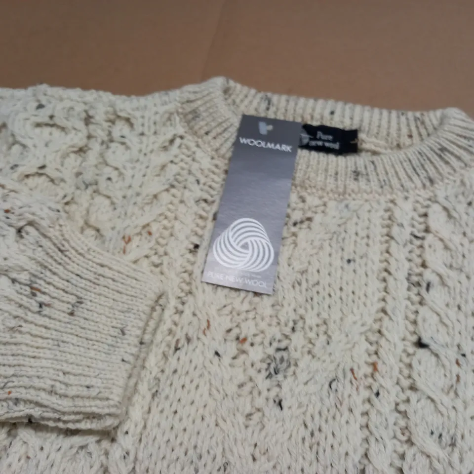 LOT OF 10 AS NEW PURE NEW WOOL JUMPERS - L