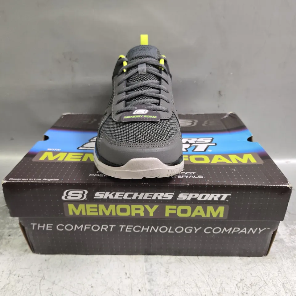 BOXED PAIR OF SKECHERS SNEAKERS IN GREY/BLACK SIZE UK 10