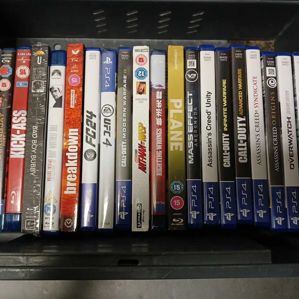 APPROXIMATELY 24 ASSORTED DVDS & GAMES TO INCLUDE THE SIMS 4 (PS4), THE ITALIAN JOB 40TH ANNIVERSARY SPECIAL EDITION (BLU-RAY), UFC 4 (PS4), ETC