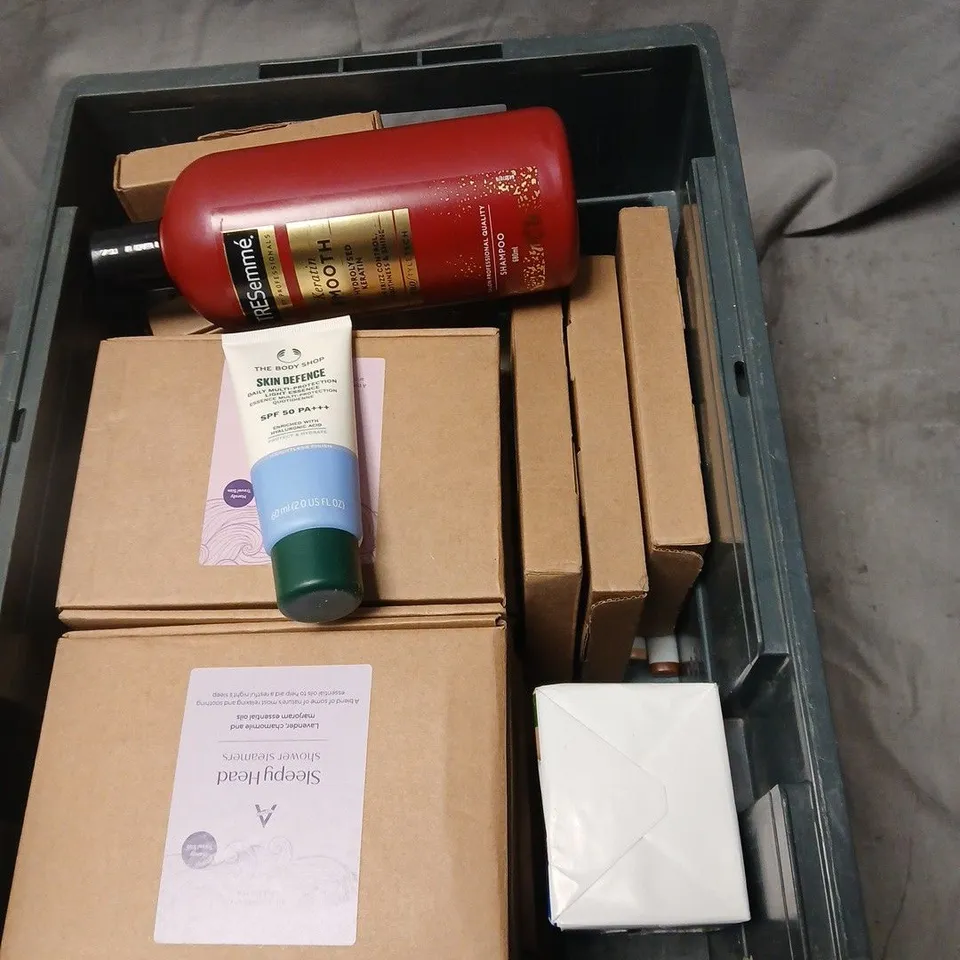 APPROXIMATELY 15 ITEMS INCLUDING HEALTH & BEAUTY BUNDLE: TRESEMME KERATIN SMOOTH SHAMPOO 680ML, DOVE BEAUTY BAR, THE BODY SHOP SKIN DEFENCE SPF50 MOISTURISER, BREATHE EASY SHOWER STEAMERS.