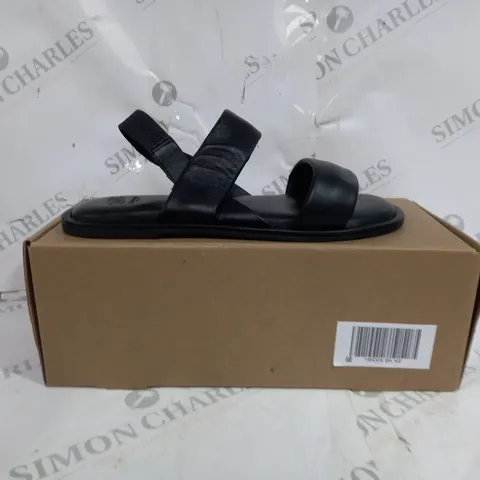 BOXED PAIR OF DUNE LONDON LEATHER CUSHION COMFORT FLAT SANDALS IN BLACK SIZE 6