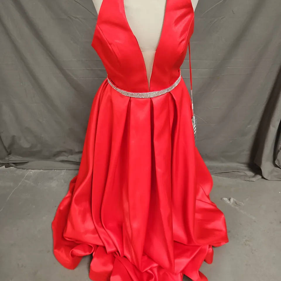 EVITA PLEATED PLUNGE PROM DRESS IN RED SIZE 8
