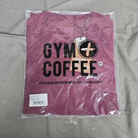 BAGGED GYM + COFFEE RELENTLESS TEE – CHERRY CRUSH – SIZE S