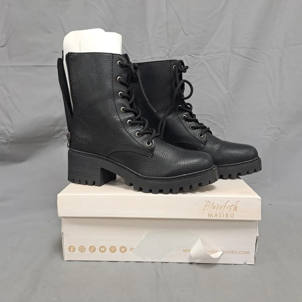 BOXED PAIR OF BLOWFISH MALIBU BOOTS IN BLACK SIZE 6