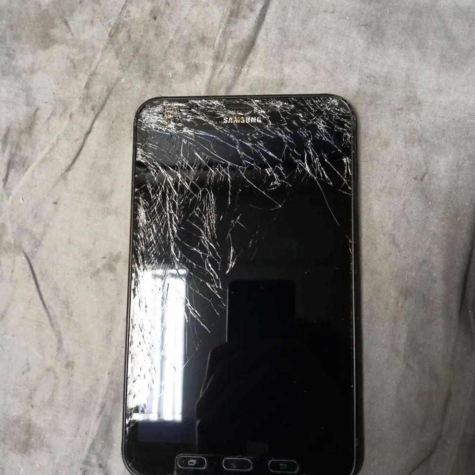 SAMSUNG GALAXY TAB A 8.0 SM-T385 TABLET PC – 16GB – CRACKED FRONT SCREEN