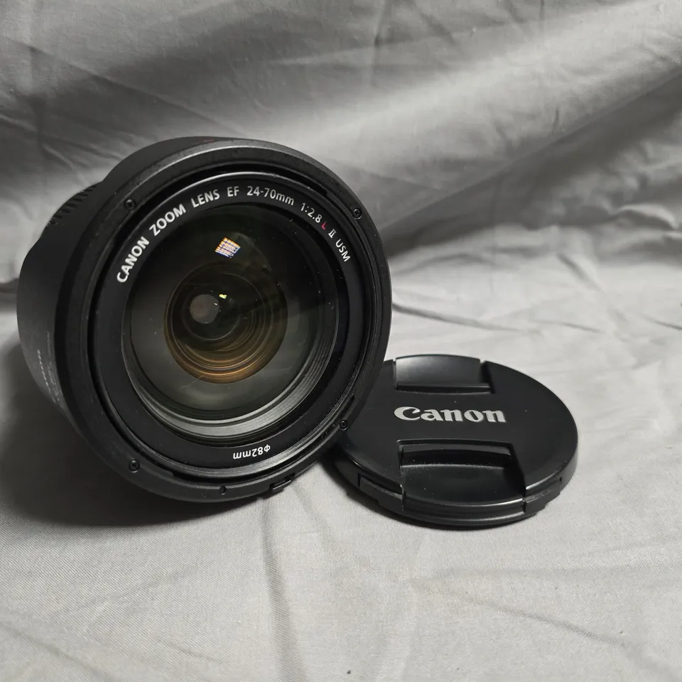 CANON EF 24-70MM F/2.8L USM ZOOM LENS – HOOD EW-88C + FRONT CAP