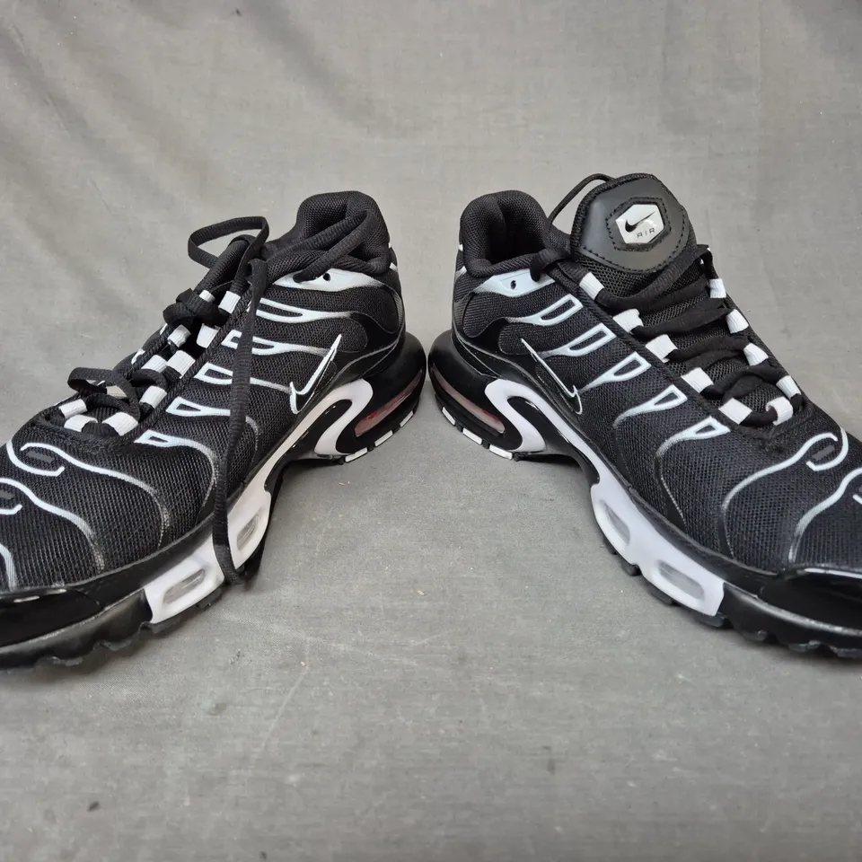 PAIR OF NIKE TN AIR SHOES IN BLACK/WHITE UK SIZE 7