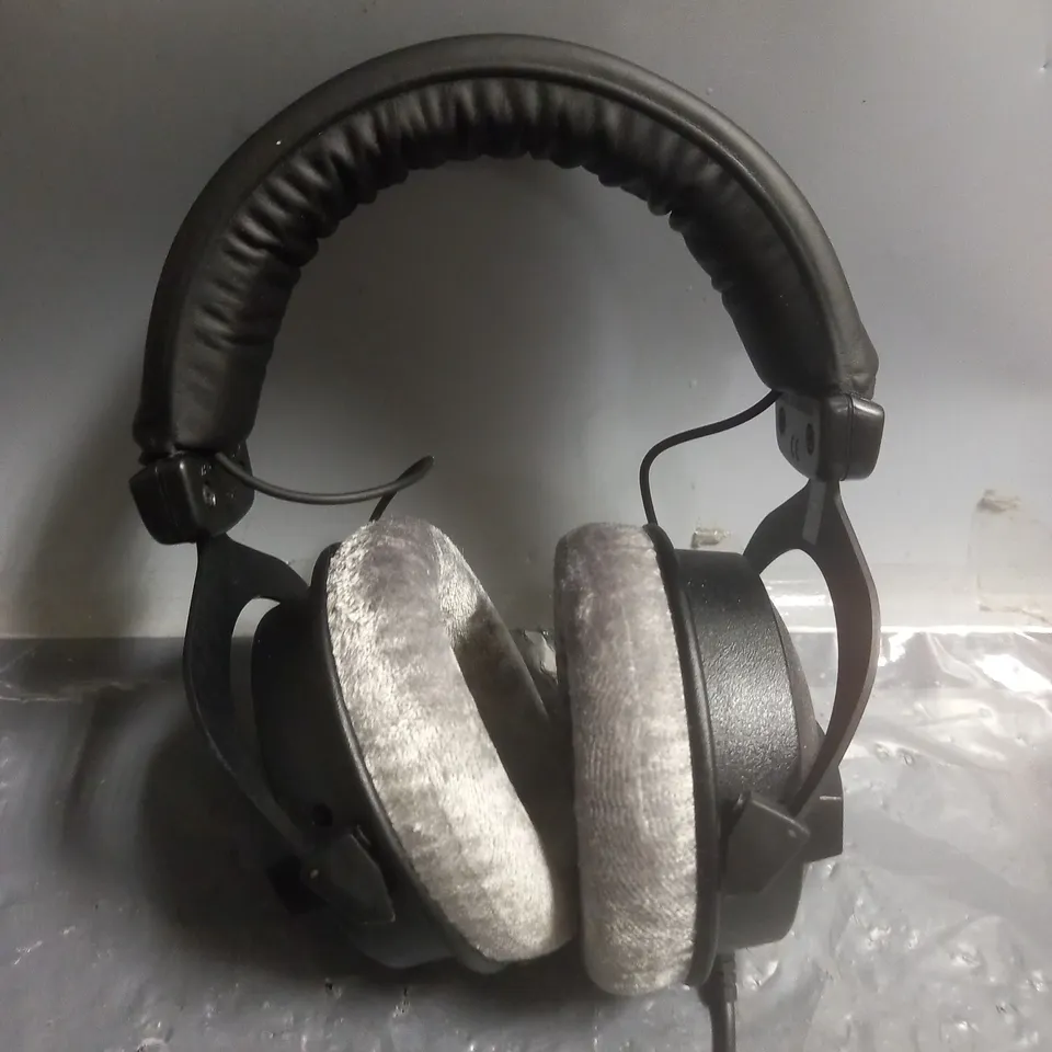 BOXED BEYER DYNAMIC DT 770 PRO WIRED HEADPHONES