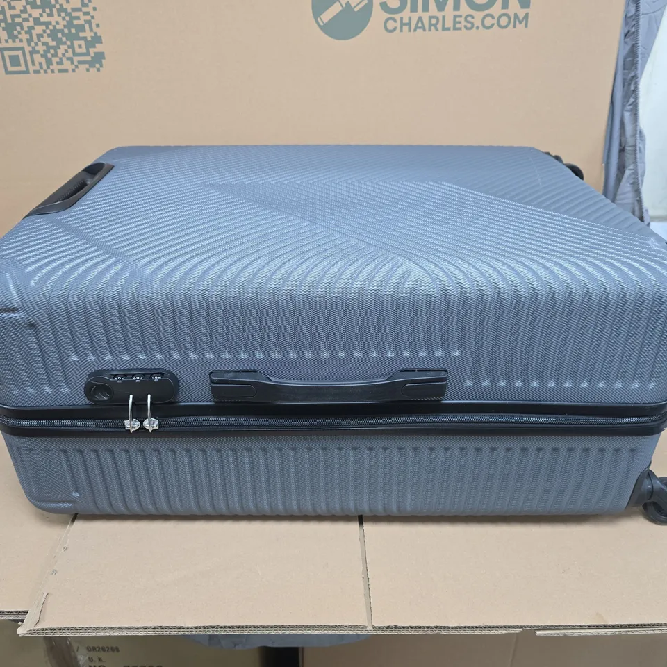 SET OF 3 - LIGHTWEIGHT AIRLINE APPROVED CABIN TRAVEL LUGGAGE SUITCASE WITH 360 DEGREE WHEELS. SMALL, MEDIUM AND LARGE SIZES. (55X35X20CM, 70X52X27CM, 80X59X32CM) 34L-82L-131L