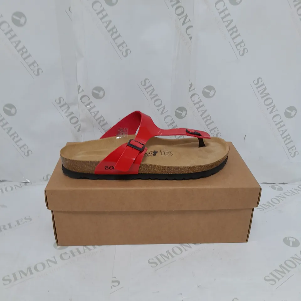 BONOVA RED SANDALS SIZE 7
