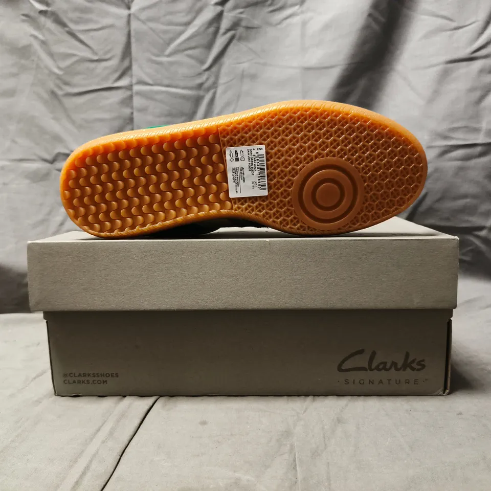 BOXED PAIR OF CLARKS STARA WALK DARK GREEN SUEDE SHOES SIZE UK 5