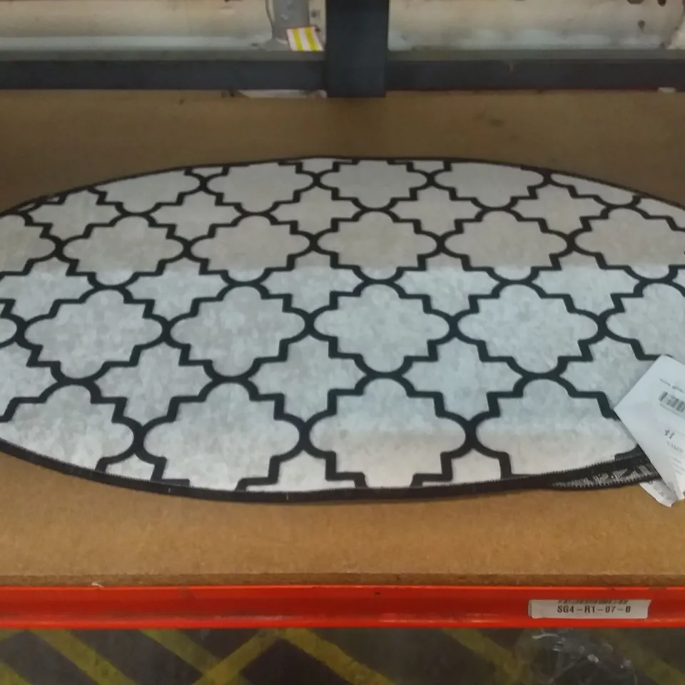 CHILAI HOME BATH MAT SET - BLACK AND WHITE 