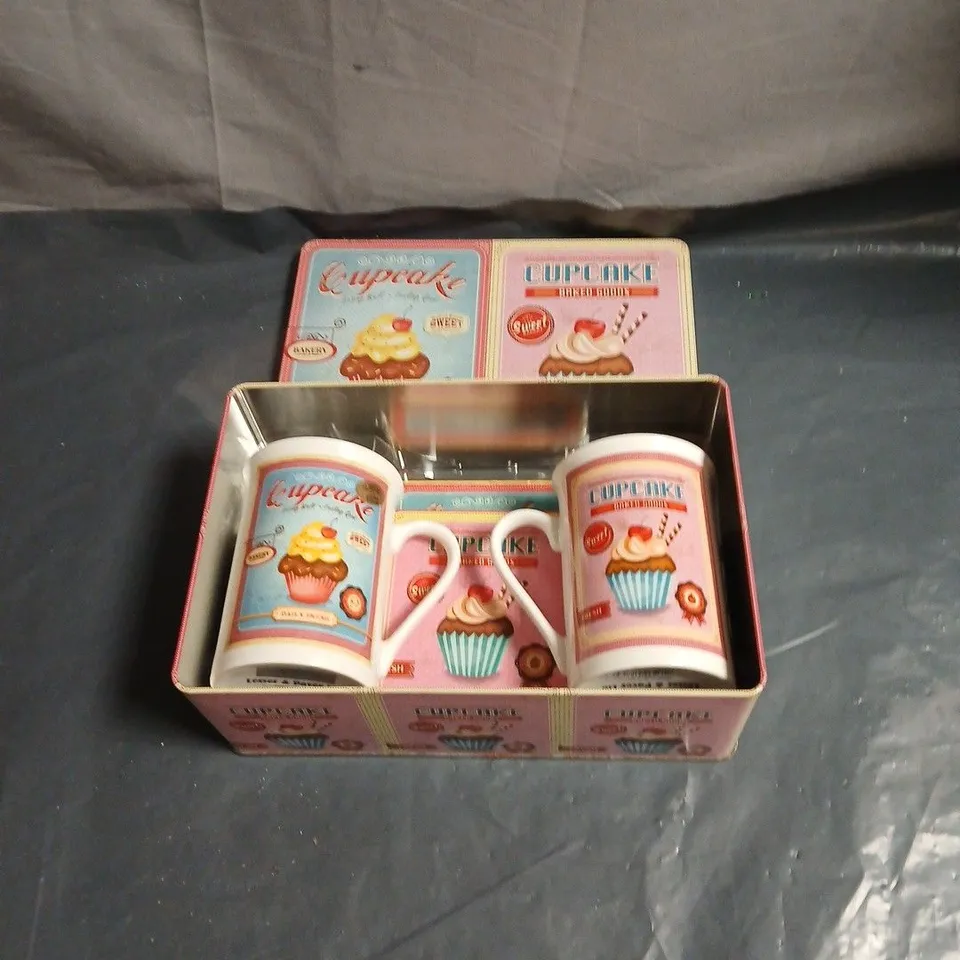 CUPCAKE GIFT SET IN TIN, 2 MUGS AND COASTERS