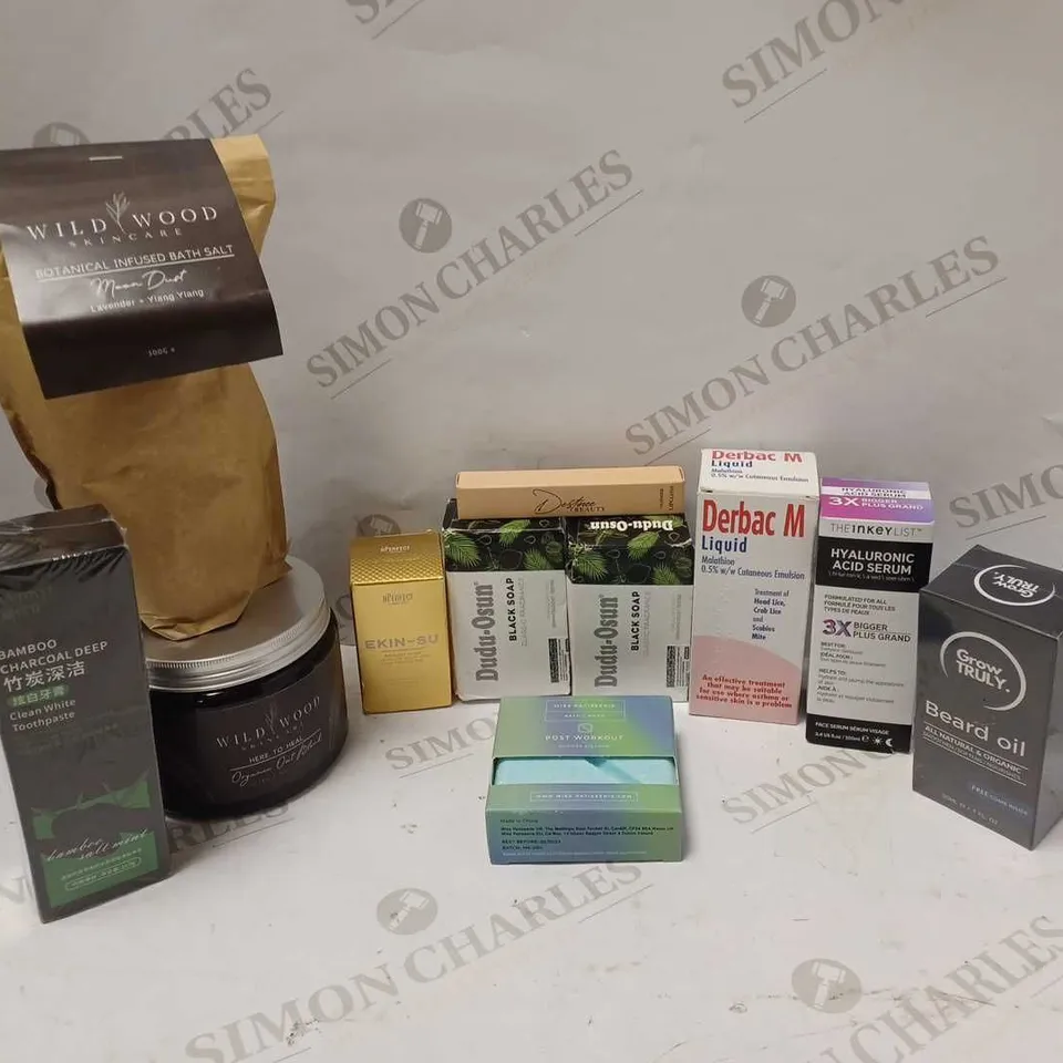 LOT OF APPROXIMATELY 40 COSMETICS ITEMS TO INCLUDE GRWO TRULY BEARD OIL, THE 1NKEY LIST HYALURONIC ACID SERUM, BPERFECT EKIN-SU SKIN PERFECTOR, ETC