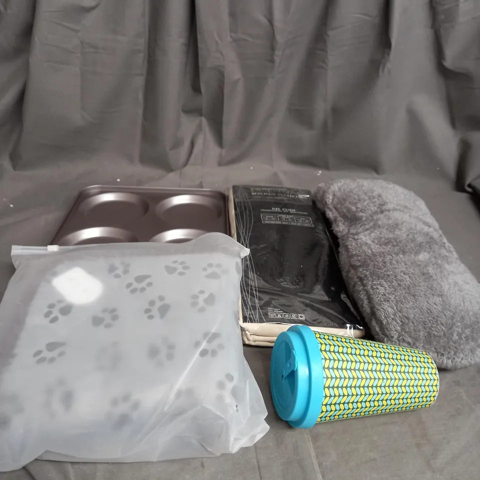 BOX OF APROXIMATELY 12 ASSORTED HOUSEHOLD ITEMS TO INCLUDE BLINDS, BLANKETS PLASTIC CUPS  , ETC 