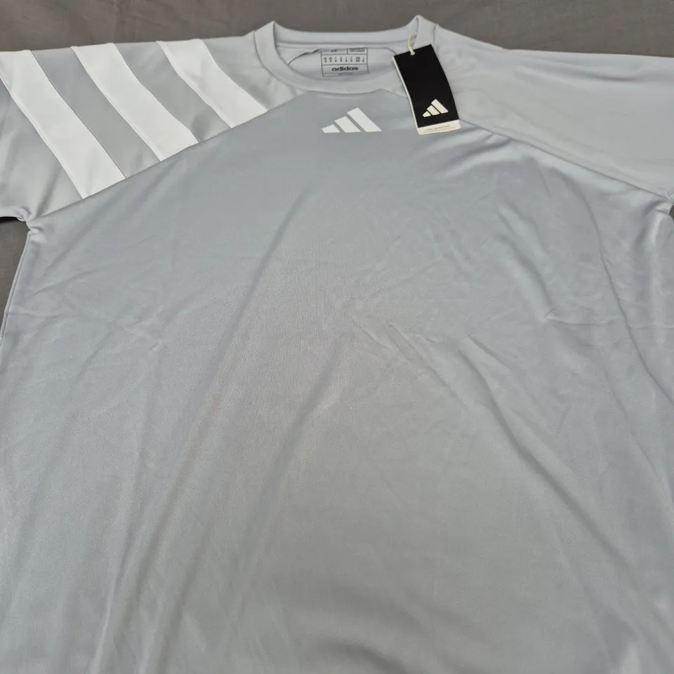 ADIDAS LOGO CASUAL TEE SIZE M