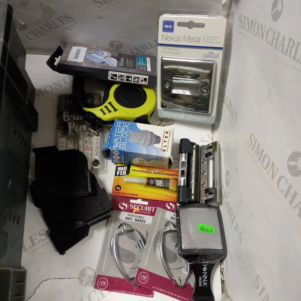 ASSORTED HOUSEHOLD ITEMS 
