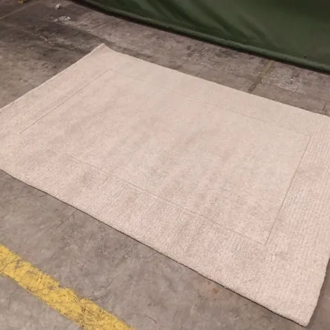 QUALITY DESIGNER AREA RUG - APPROXIMATELY 202CM X 140CM