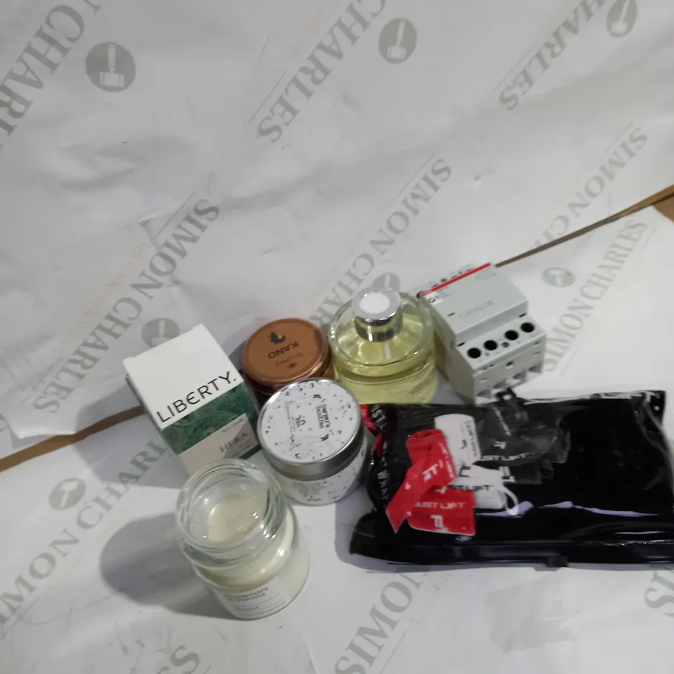 LOT OF ASSORTED HOUSEHOLD ITEMS TOO INCLUDE CANDLES AND DIFFUSERS 