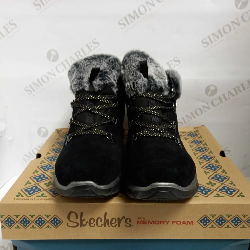 SKECHERS SYNERGY LACE BOOTS UK SIZE 4